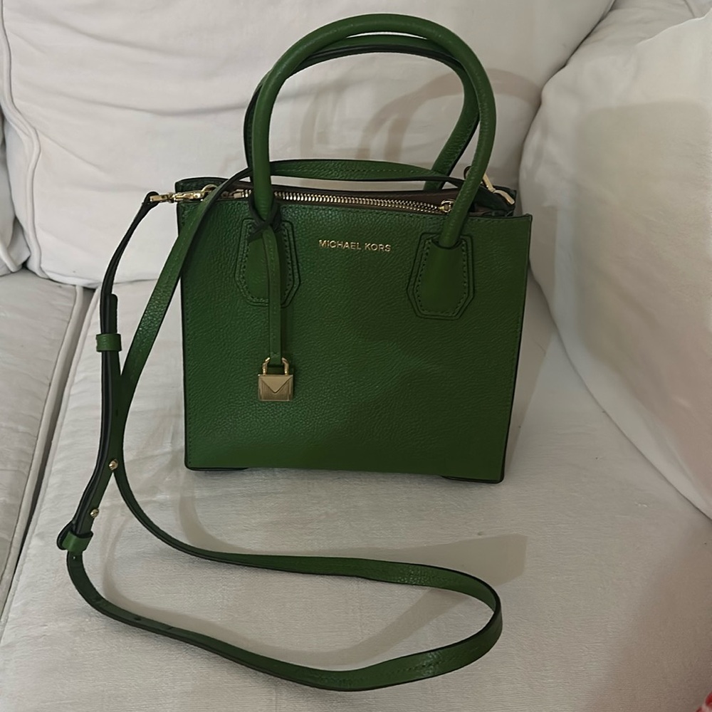 Michael Kors Green Crossbody bag. Never used. Perfect for holiday season